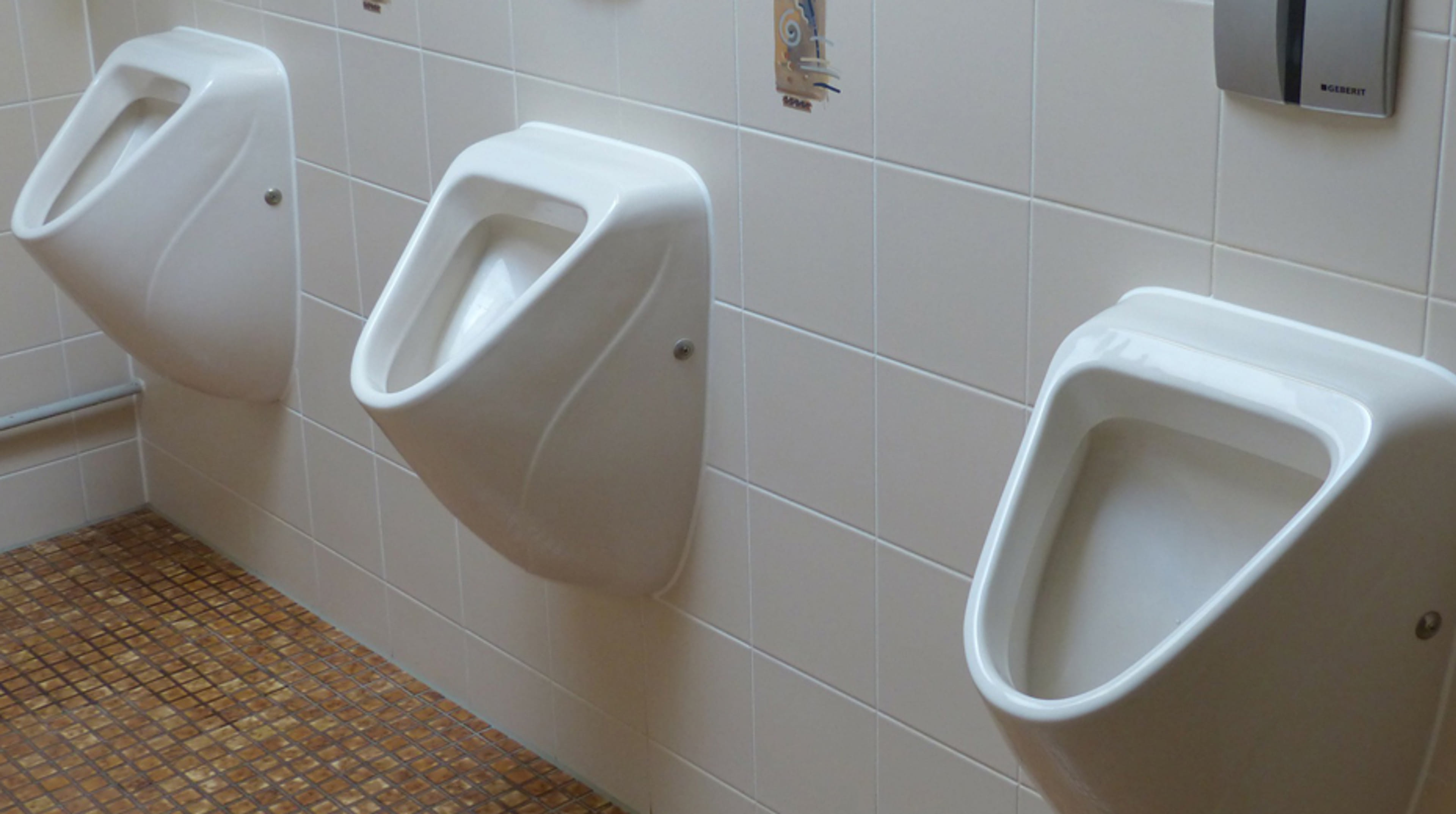 Verrassing op het toilet van kantoor