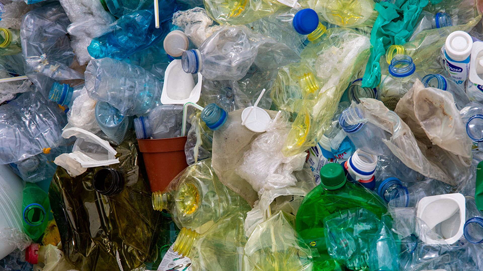 Product Opvoeding Vermindering Waarom is plastic afval scheiden zo moeilijk? - Kassa - BNNVARA