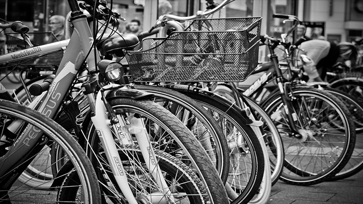 fiets zwart wit 930x520