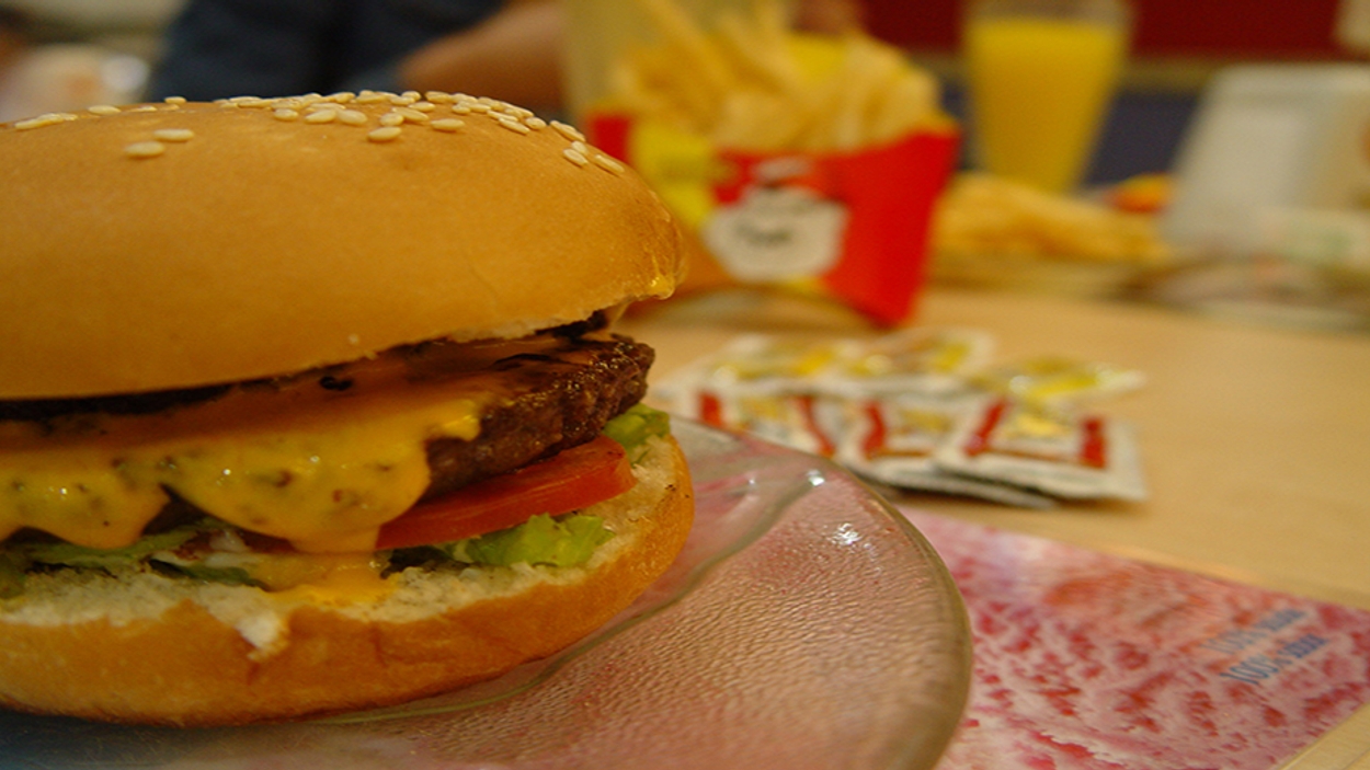 Fastfood_hamburger_930x520