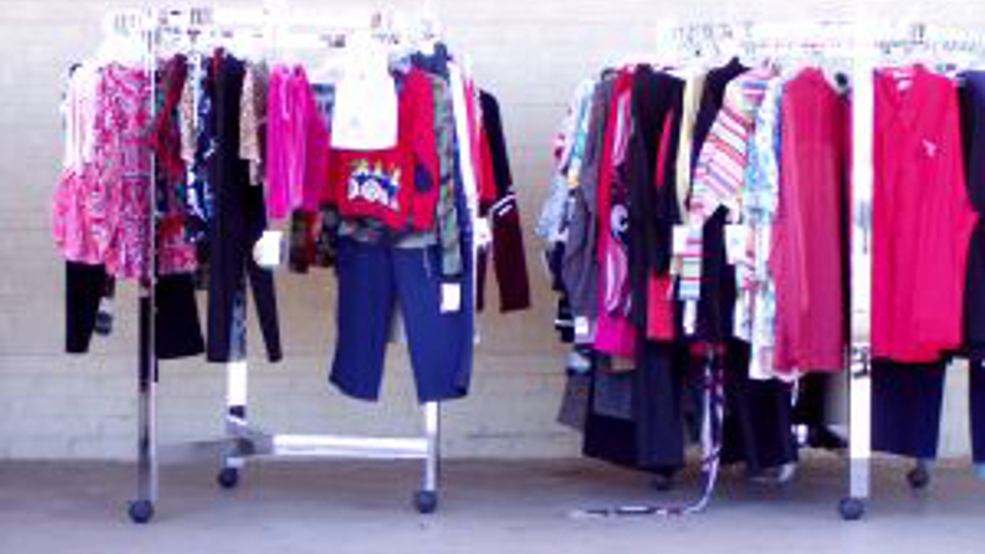 359011_sales_clothes_on_a_rack_.jpg