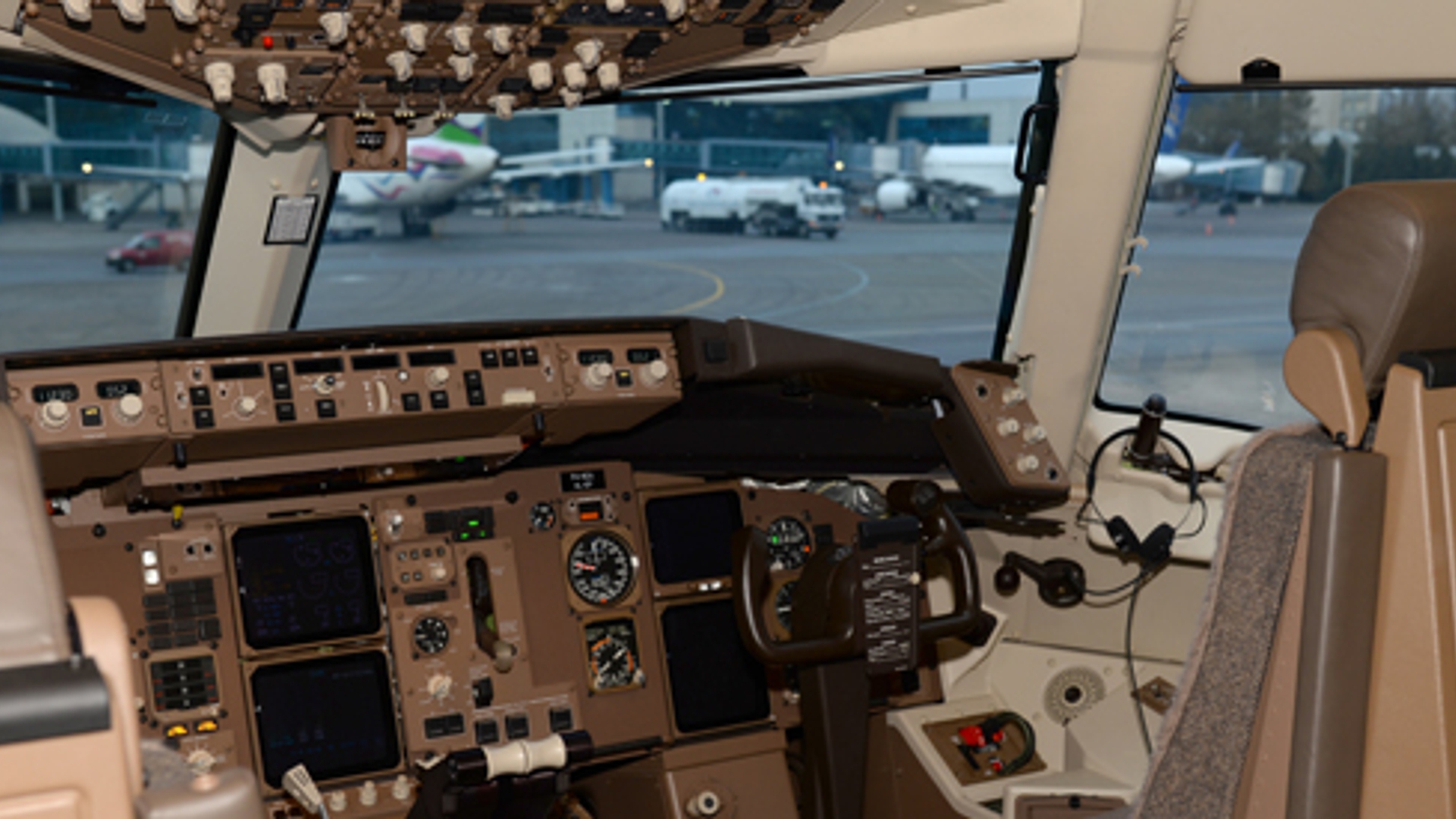 cockpit_vliegtuig_t.jpg