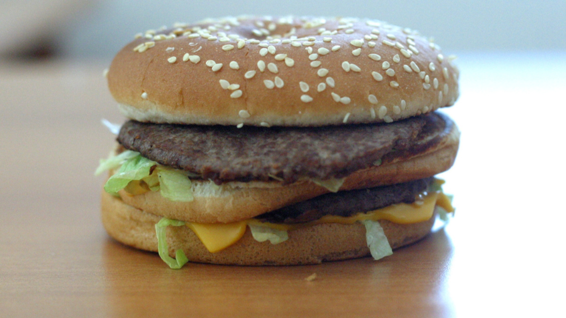 big mac hamburger mcdonalds 930x520