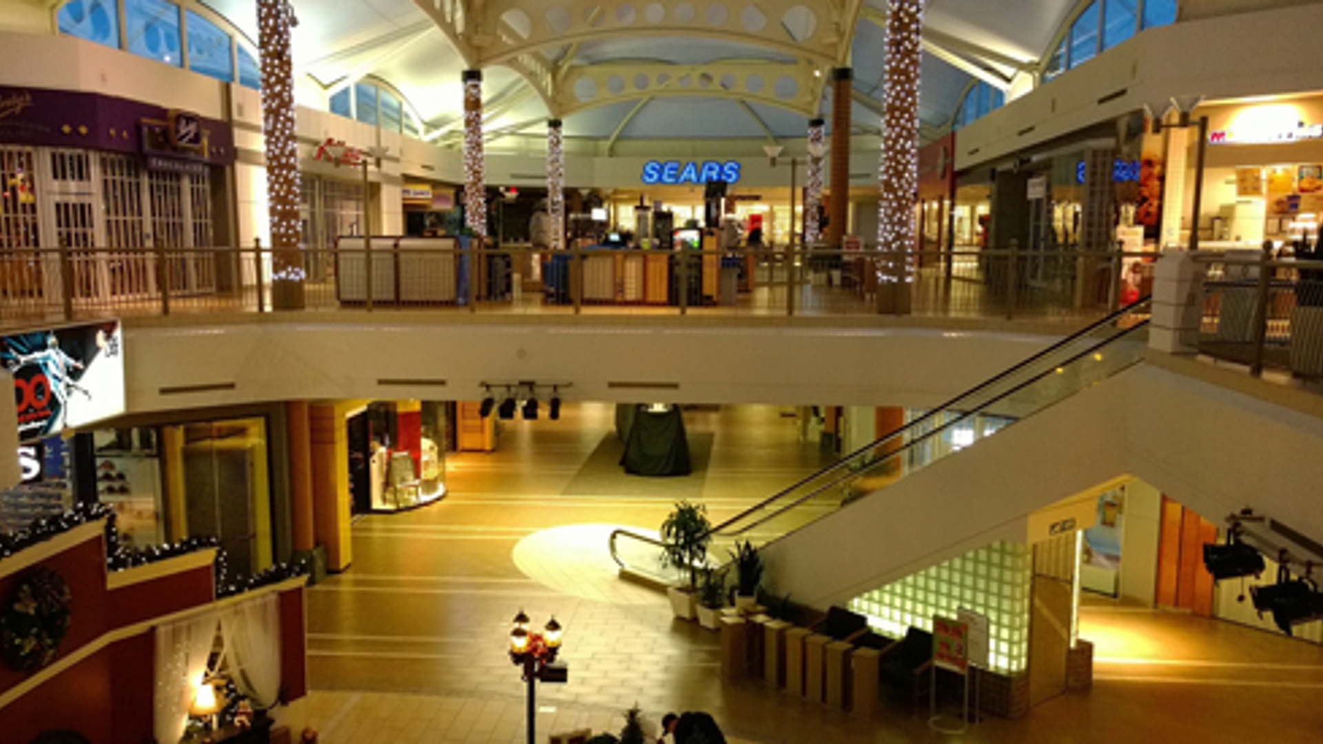 shopping-mall-346435_1920.jpg