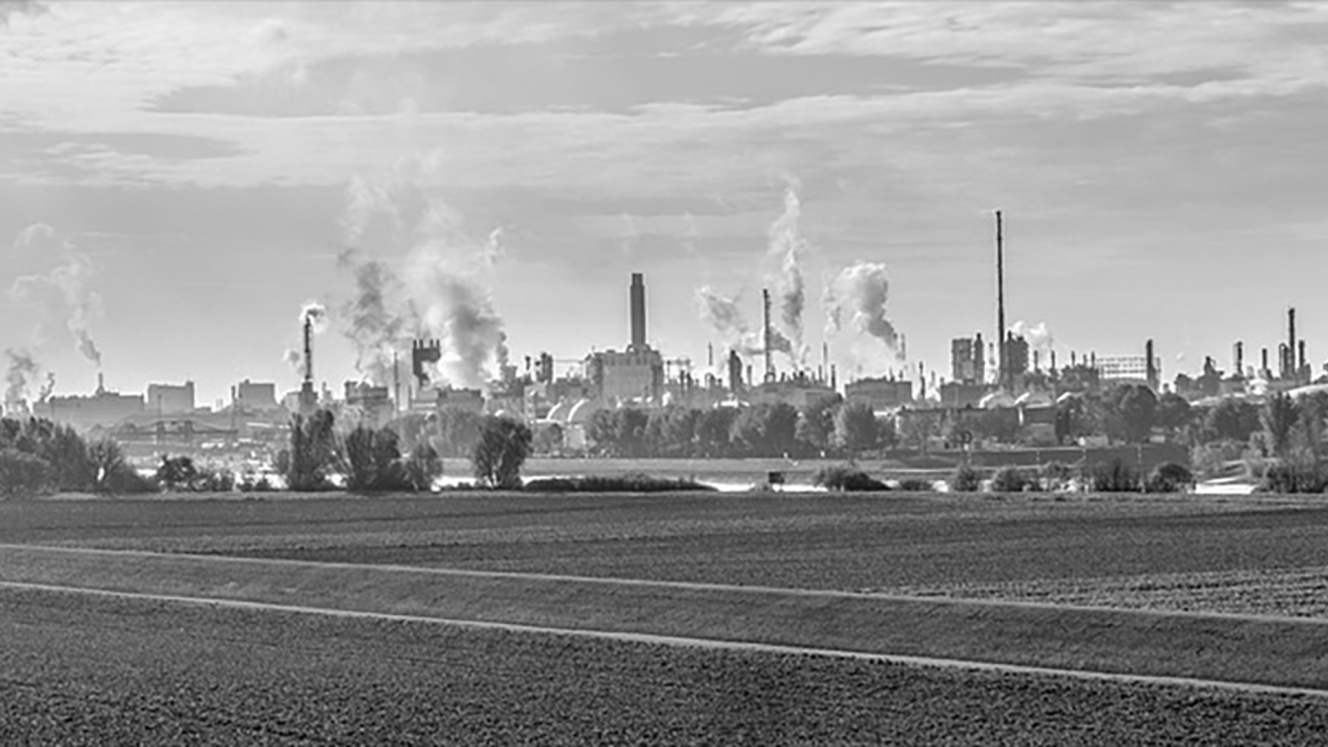 Fabriek uitstoot luchtvervuiling (denk om kwaliteit) 930x520