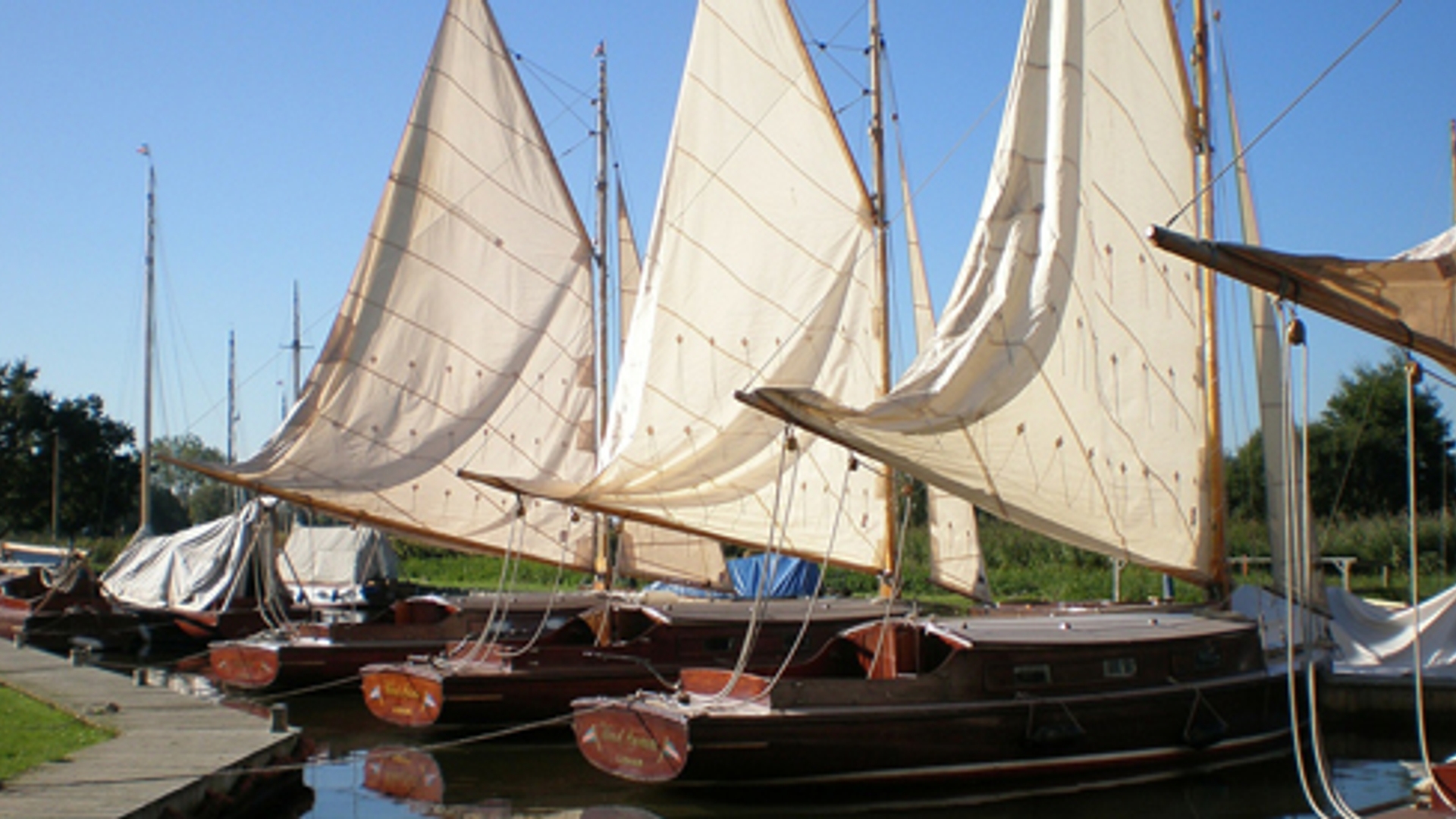 sailing-boats-287269_1920.jpg