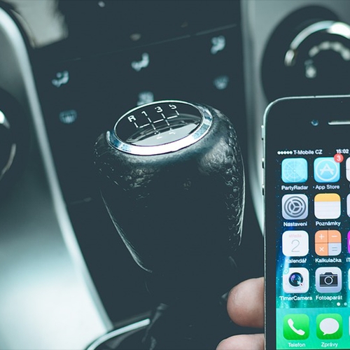 'Onderzoek naar telefoongebruik in auto moet beter'