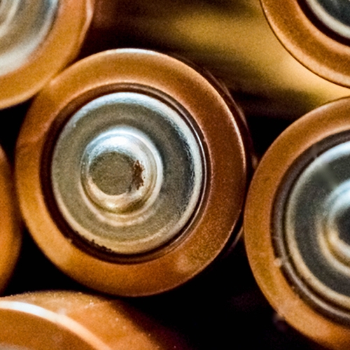 Batterijen: ze zijn levensgevaarlijk voor kinderen