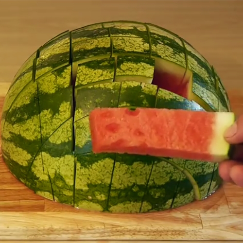 Afbeelding van Zo snij je een meloen in stukjes