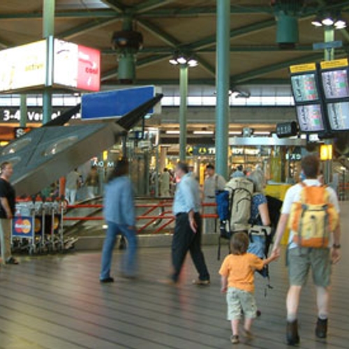 Douane-acties vertragen reizigers Schiphol