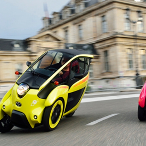 Toyota test elektrische i-ROAD en COMS in Grenoble