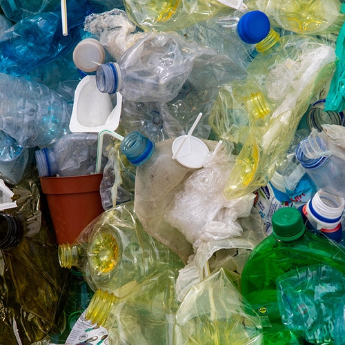 Waarom is plastic afval scheiden zo moeilijk?