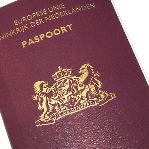Bredase krijgt eerste Nederlandse genderneutrale paspoort