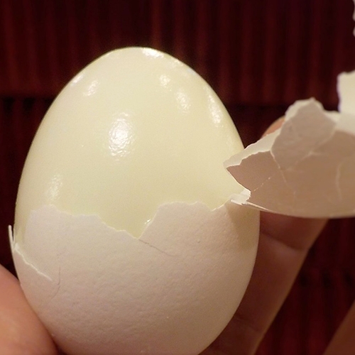 Afbeelding van Hoe pel je razendsnel een gekookt ei?