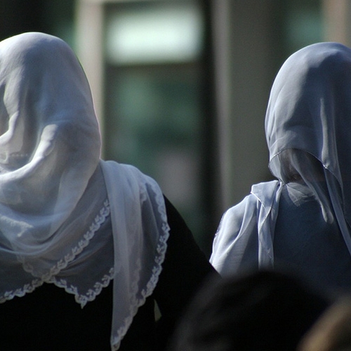 Europees Hof: hoofddoekverbod binnen bedrijf is toegestaan