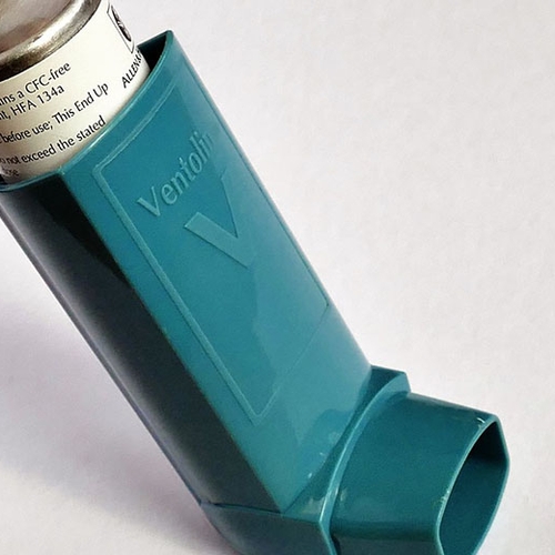 'Astmapuffer tijdelijk van de markt halen'