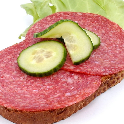 Minder productie vlees voor op brood door staking