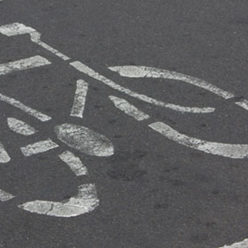 Loszittende tegels op fietspaden door de hitte